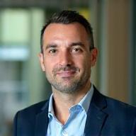 Eduardo Martins sharing blockchain insights